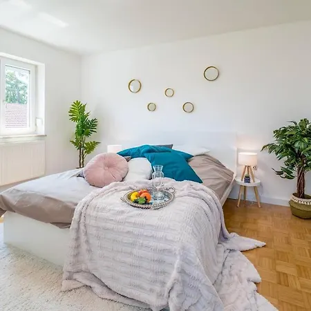 Luxus Neubau 65m² Wohnung: R Apartment Munich