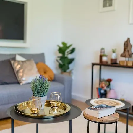 Luxus Neubau 65m² Wohnung: R *